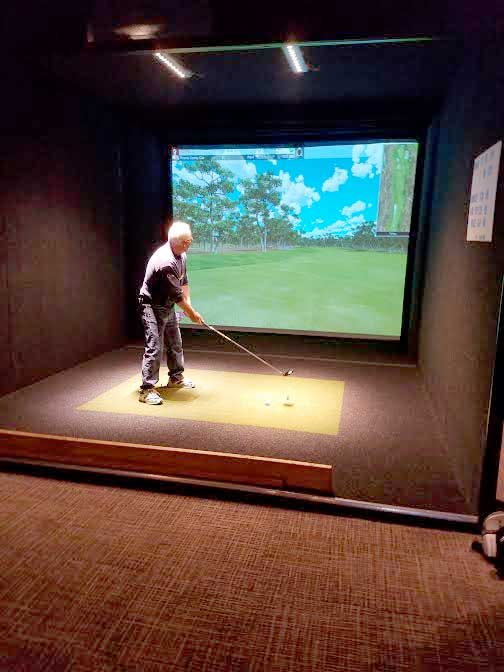 Hit 'Em Up Indoor Golf Simulator